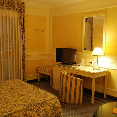 Continental Brescia מלון 4*
